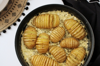 Les recettes du confinement by Sweet &amp; Sab: &quot;Hasselback potatoes&quot; ou &quot;pommes de terre à la Suédoise&quot;